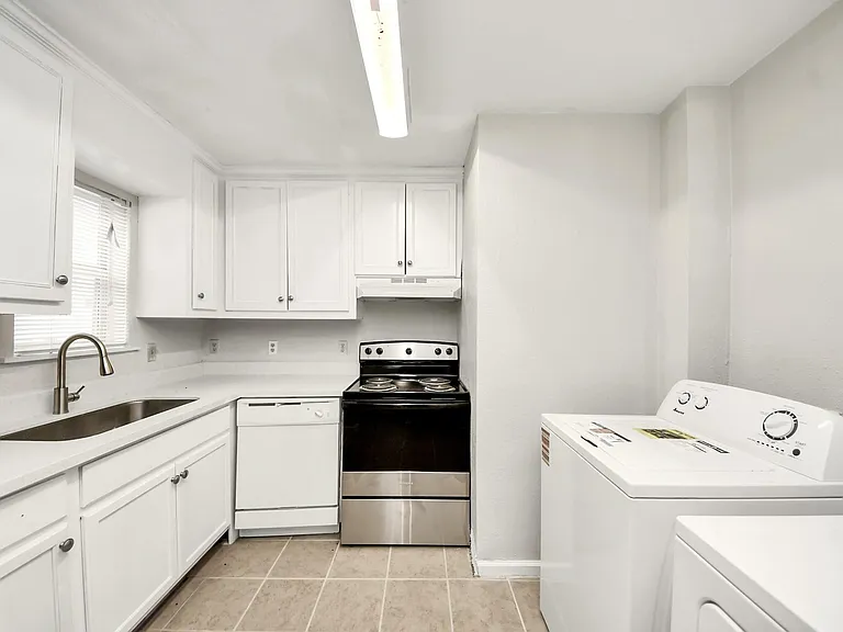 3910 Hoffman St #3 — Photo 15