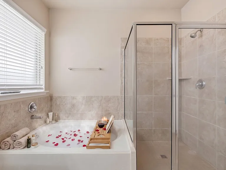 5815 Creek Crossing Ct — Photo 25