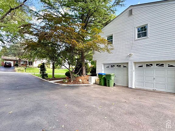 3rd image of 9 Highpoint Dr