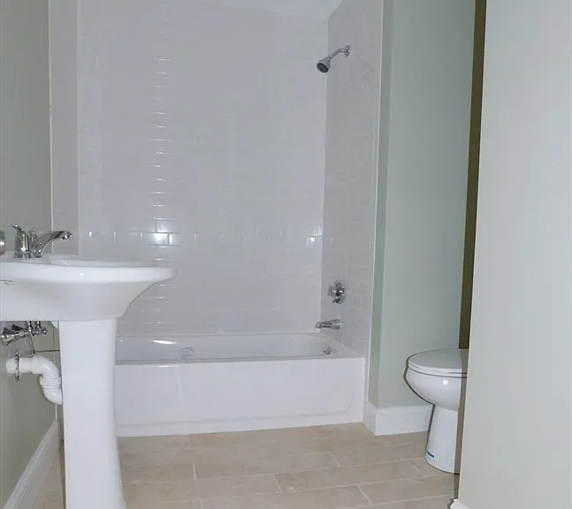 10 Roxbury — Photo 10