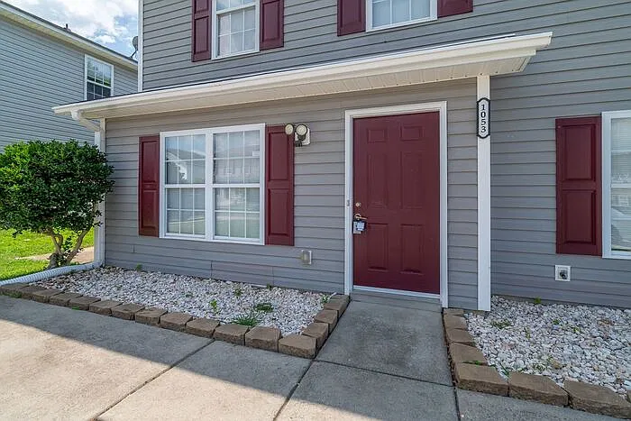 4 bed, 2.0 bath, 1318 sqft, $1,995 — Photo 3