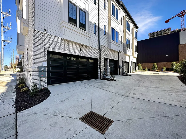 413 Lenoir St — Photo 3