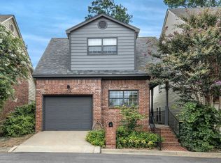 28 Foxcroft Village Dr, Little Rock, AR 72227