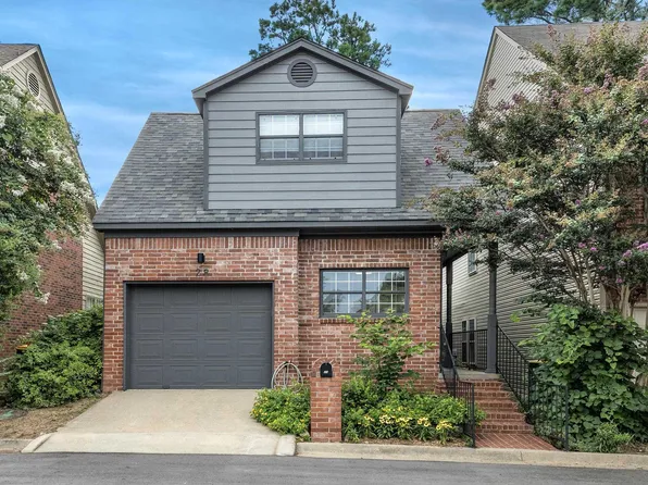 28 Foxcroft Village Dr, Little Rock, AR 72227
