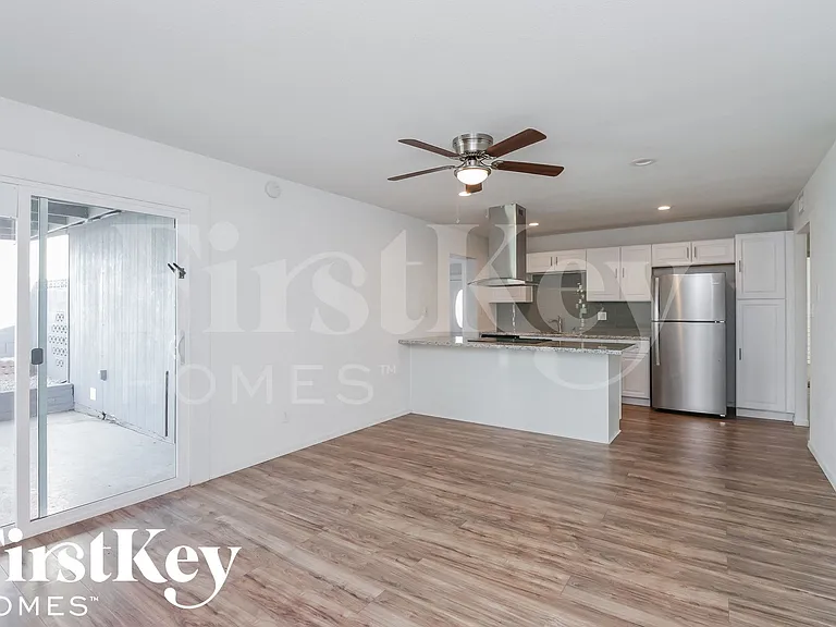 3734 W Sierra St — Photo 7