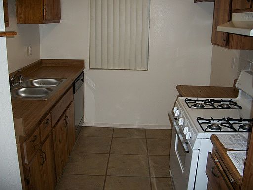 2nd image of 834 Robin Dr