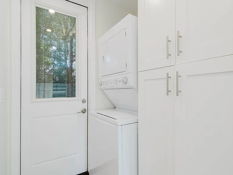 8107 Lemona Ave — Photo 10
