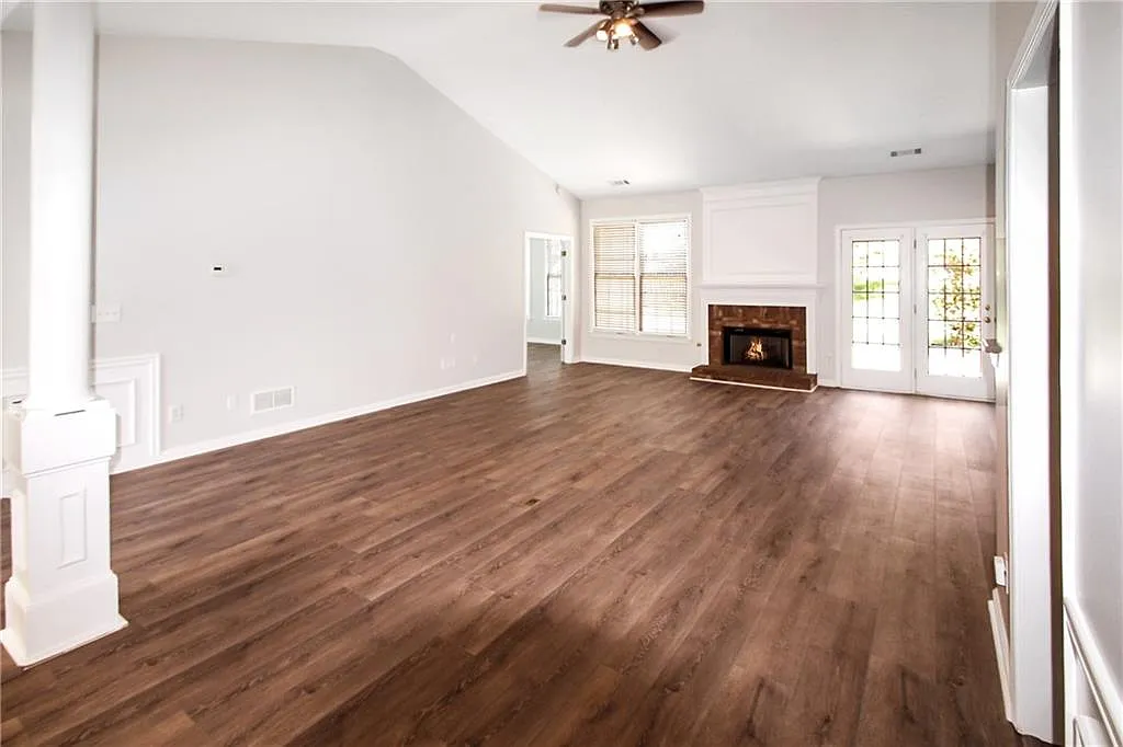 3 bed, 2.5 bath, 2123 sqft, $2,550 — Photo 3