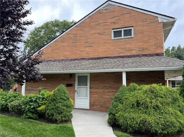 21872 River Oaks Dr APT 1H, Rocky River, OH 44116