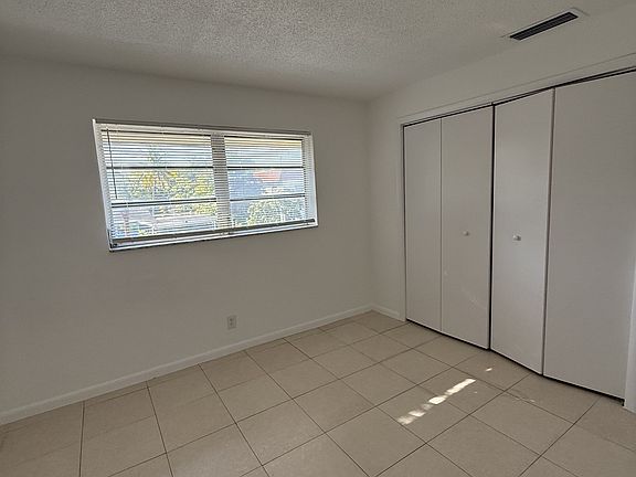 5th image of 807 NW 24th St #9