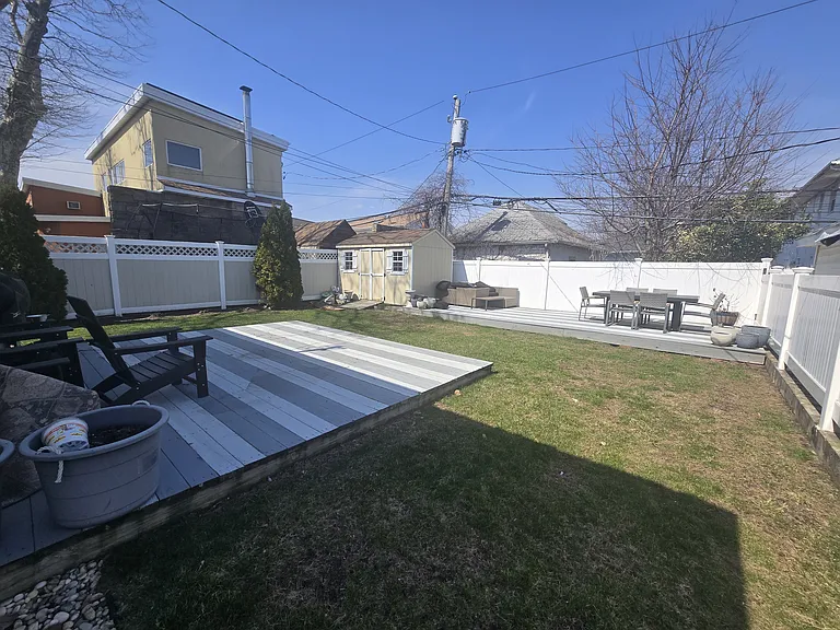 411 E Fulton St — Photo 24