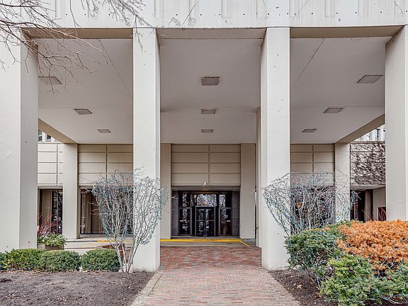4th image of 2626 N Lakeview Ave APT 1504