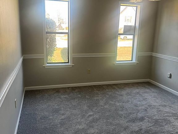 3rd image of 511 W Jeff Davis Ave