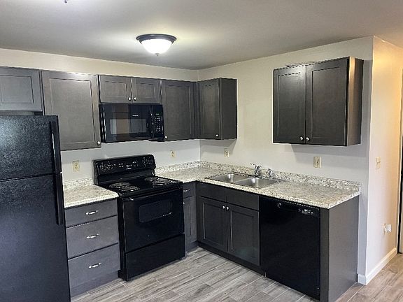 3rd image of 6826 Plaza Dr #2