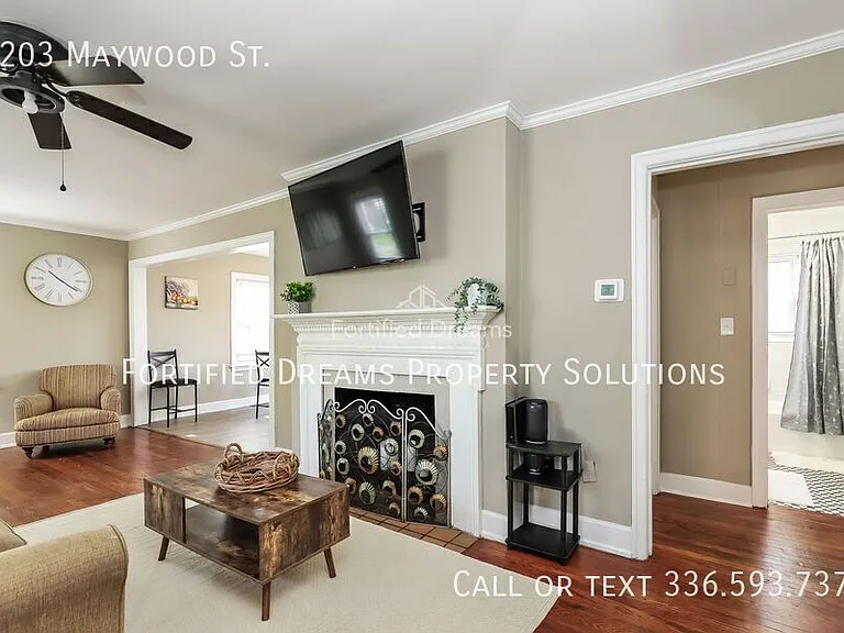 2203 Maywood St — Photo 4