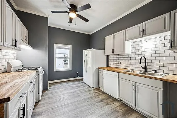 2 bed, 1000 sqft, $1,685 — Photo 3