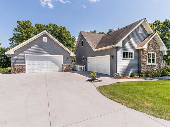 3rd image of 1720 Minnehuta Dr