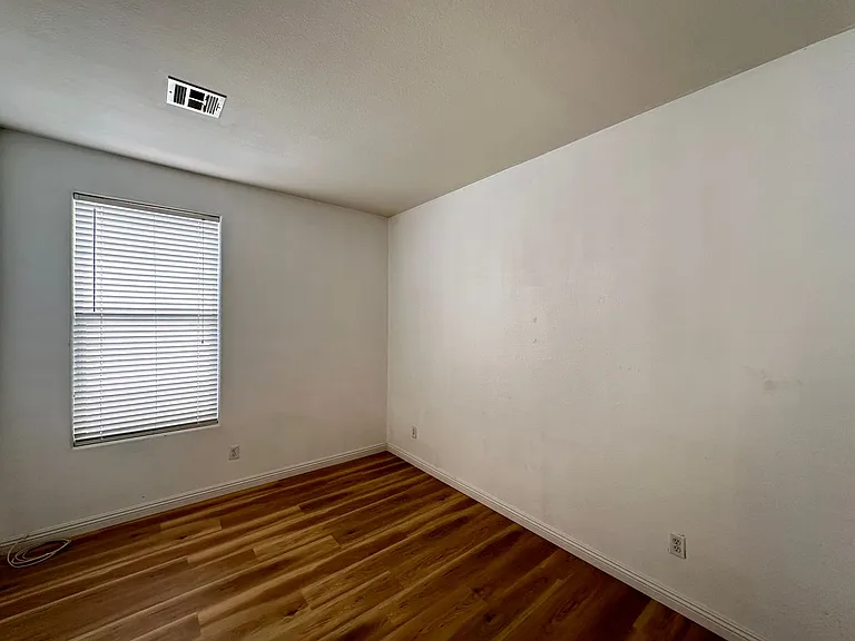 2525 Living Rock St — Photo 13