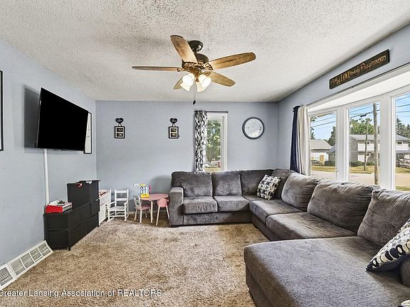 5th image of 202 S East St