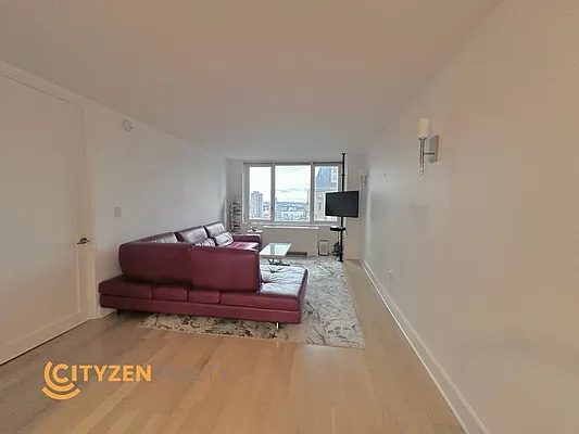 Rented by City Zen Realty | media 1