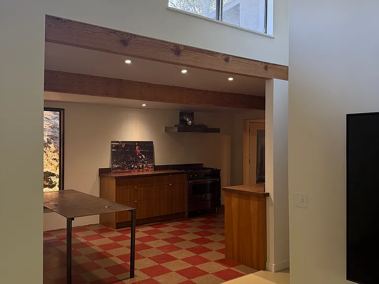 19475 Grand View Dr — Photo 2