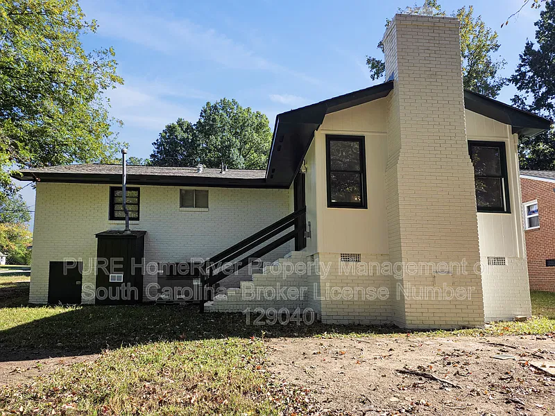 2 bed, 1.0 bath, 1396 sqft, $1,700 — Photo 2