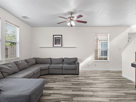 5th image of 417 Folk Crest Ln
