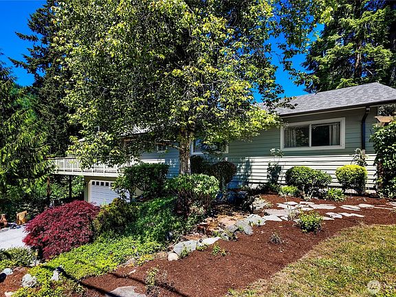 3rd image of 3046 Glenhaven Drive