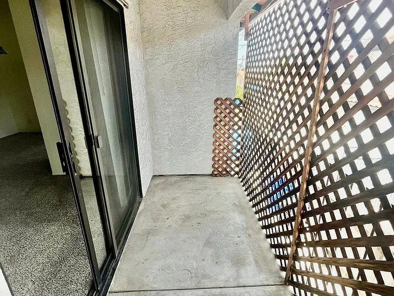 4250 Swift Ave — Photo 8
