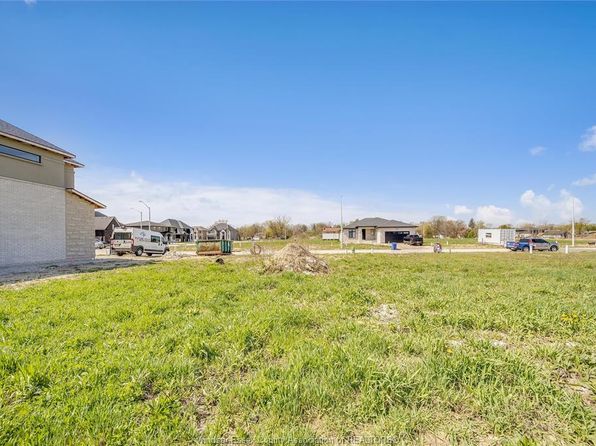 3692 Farrow Ave, Windsor, ON N9E 0A6