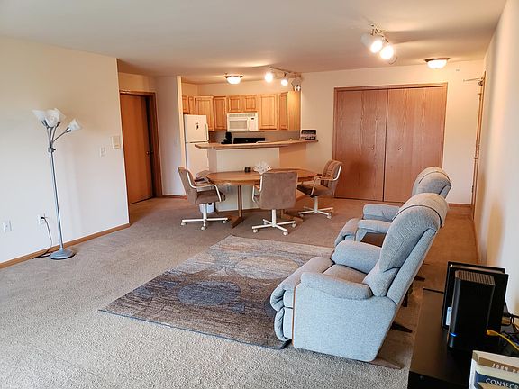 4th image of 880 Garden Dr #91
