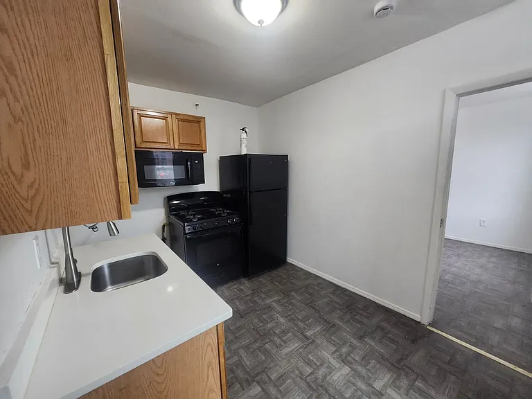 100 S Essex Ave #1E — Photo 2