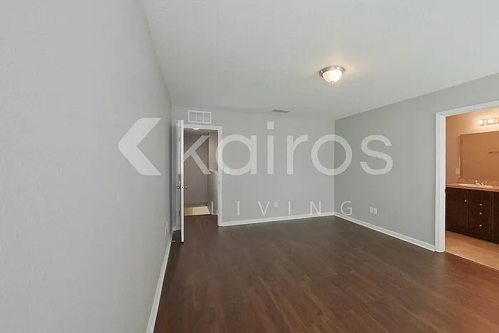 1319 Mull St — Photo 9
