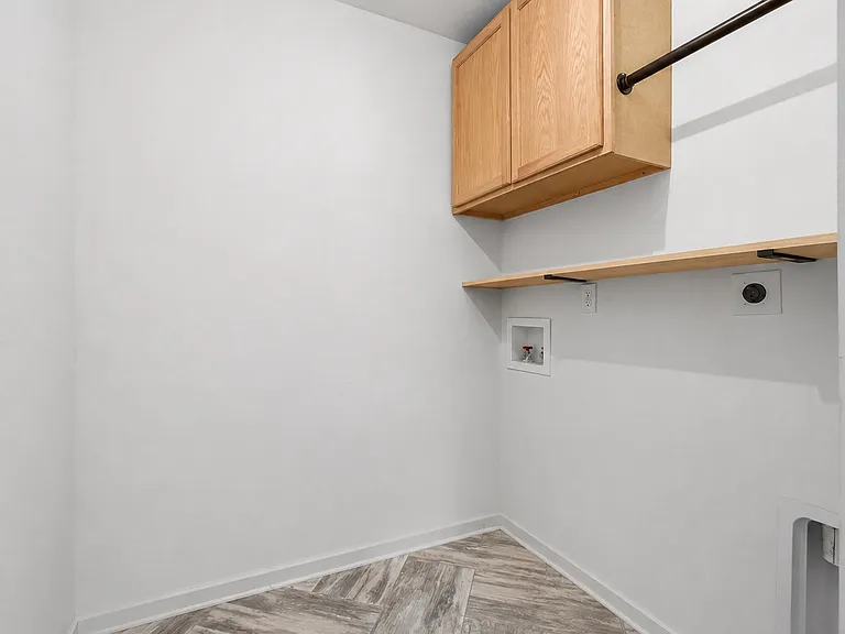 4599 Woodford Cir — Photo 11