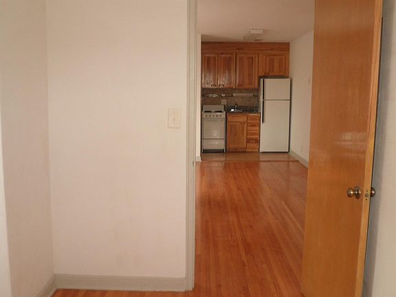 4th image of 2236 Pinehurst Ave APT 7