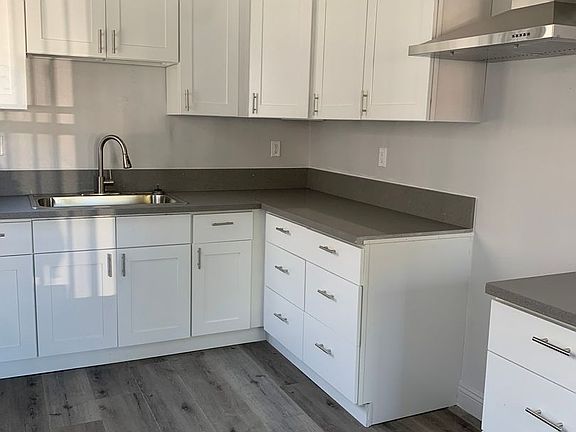5th image of 810 W 62nd St APT 1