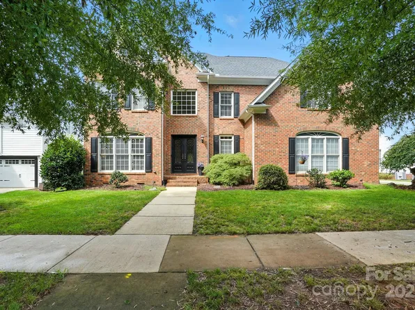 16135 Hallaton Dr, Huntersville, NC 28078