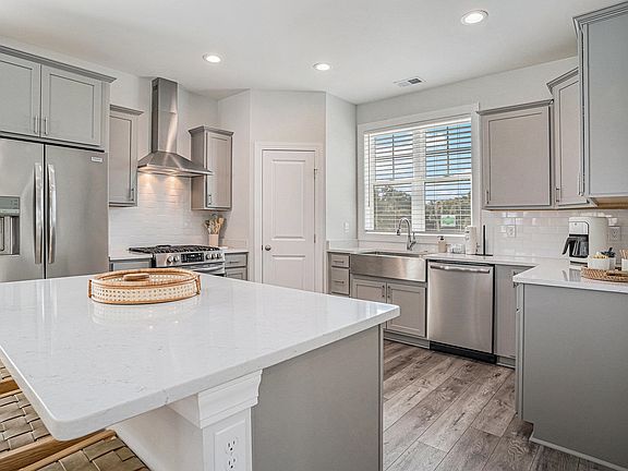 3rd image of 454 Wilcox Ave.