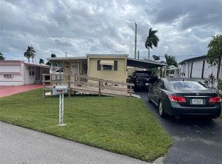 8620 SW 18th Pl, Davie, FL 33324