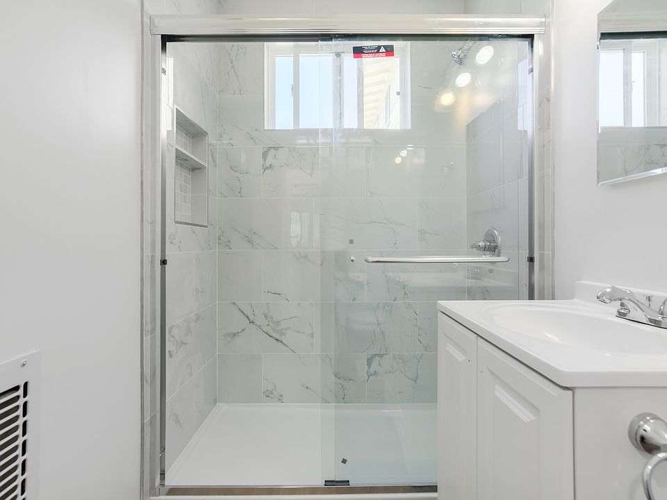 1st image of 323 E Chestnut St APT 18