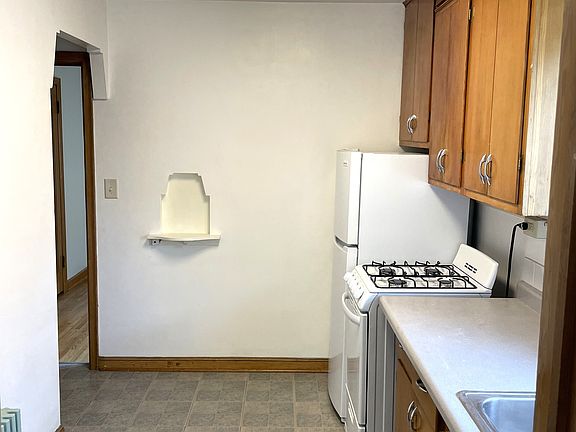 3rd image of 1120 Grand Ave APT 202