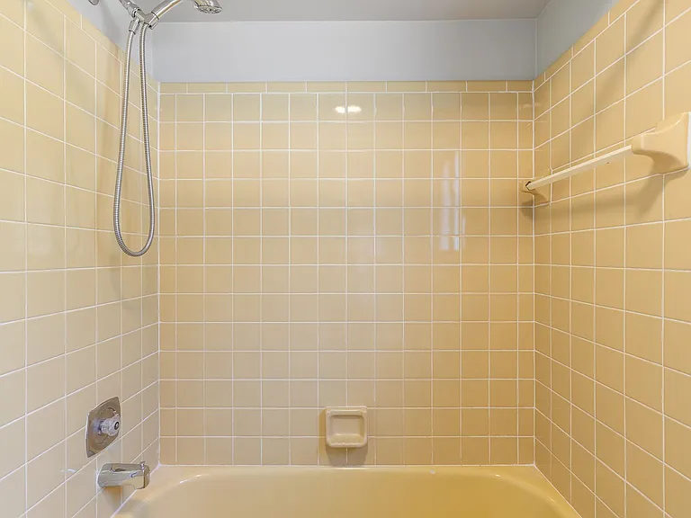 5230 Pointe Dr — Photo 14