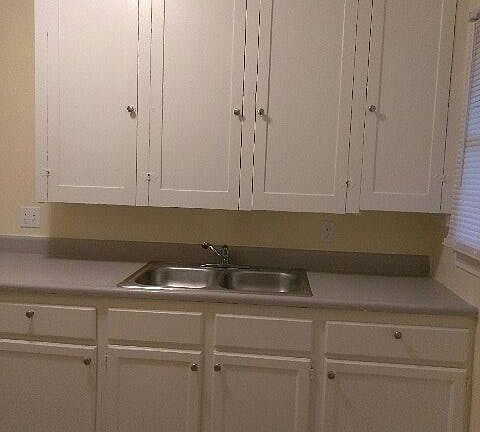 4th image of 442 1/2 Walnut Ave