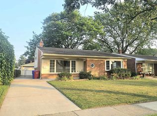 17814 Rainbow Rd, Fraser, MI 48026