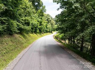 39 Sleepy Hollow Dr, Waynesville, NC 28785