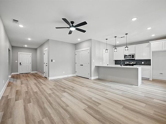 2nd image of 2734 W Washington St