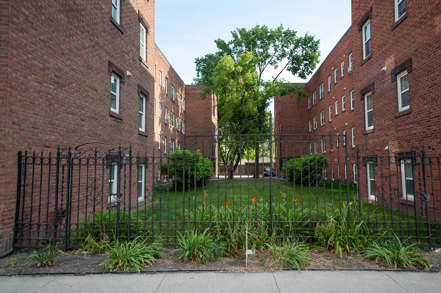 Cathedral Court — Photo 3