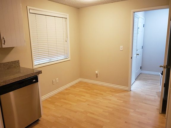 3rd image of 13600 NE 18th St APT 18