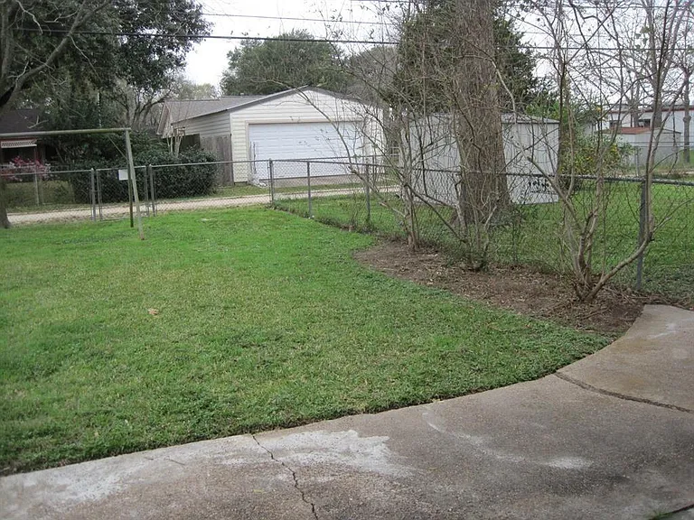1124 Lawrence St — Photo 2