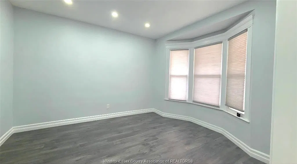 5 bed, $2,900 — Photo 2